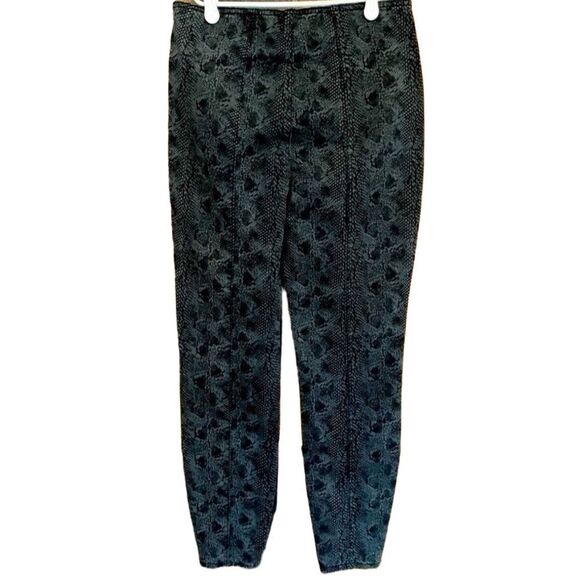 Vylette pull on elastic waistband gray/black snakeskin print jegging, size M - Picture 2 of 6